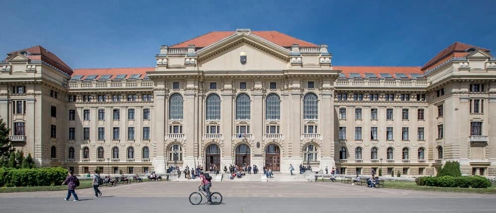 جامعة ديبريسن في المجر (University of Debrecen)